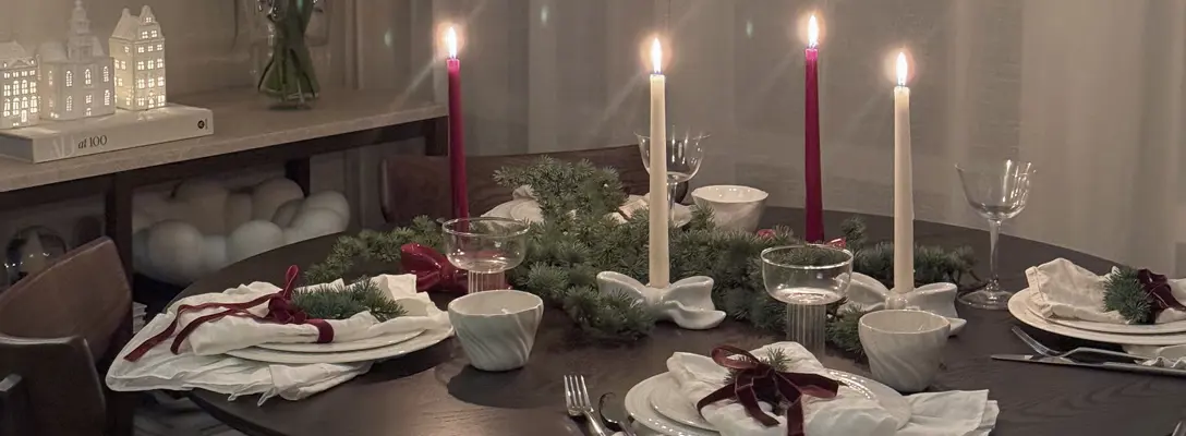 christmas table setting hero.